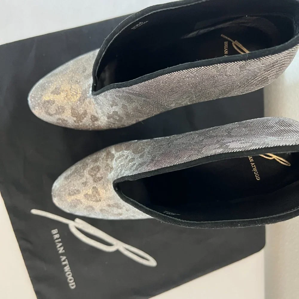 Brian Atwood Fortosa Platform Animal Metallic Pumps New With Dust Bag Size 8